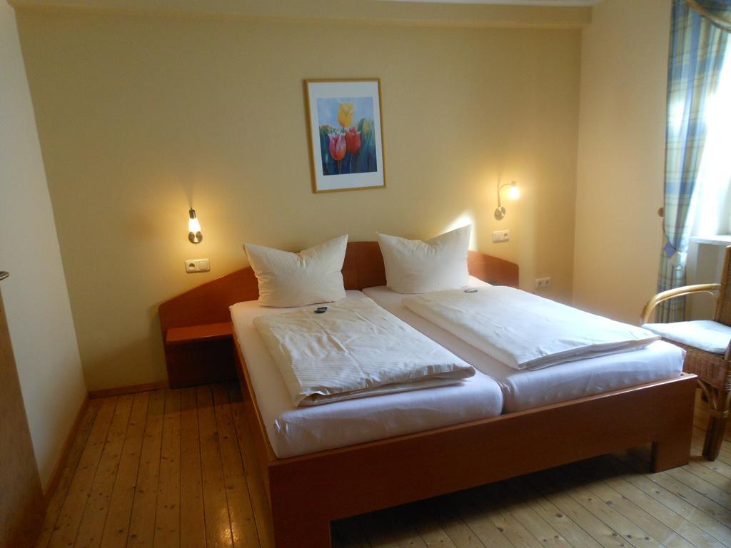 Wein- Und Gaestehaus M. Bai Mesenich Bilik gambar